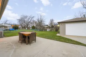 Spacious 3BR Home | King Bed | Schaumburg - Image 4