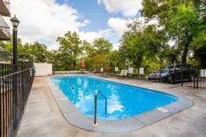 Local Life in KNOX! Pool+Campus+Downtown - Image 3