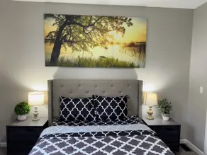 Nice and cozy house with king bed fenced yard - Image 3