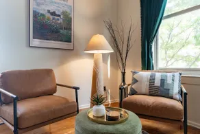 Stylish UM Loft on Diag - Image 2