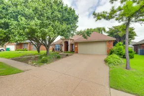 DFW Fun Awaits: Family Home in Crowley! - Image 4
