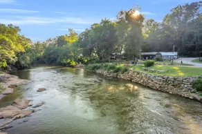 Cute Getaway on River - 6 Minutes to Greenville - Image 4