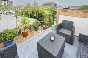 Host & Stay - George Street Retreat - Image 4