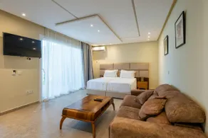 Cozy Studio + Pool View in Quiet Residence - Image 2