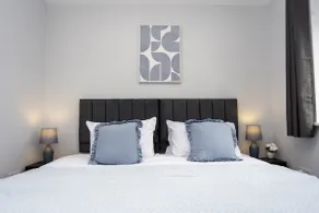 Central Telford Home - Sleeps 8 - Private Parking - Image 5