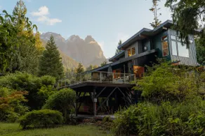 Stunning Riverside Resort w/ view, hot tub, sauna! - Image 5