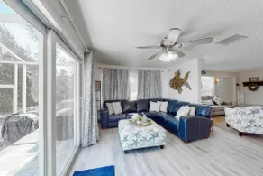 Sunny canal front home with a pool & dock - centra - Image 5