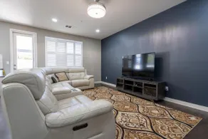 Family Home in safe Neighborhood - Image 2