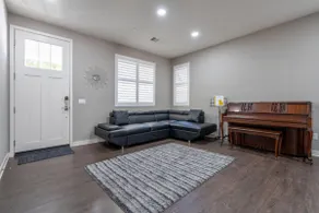 Family Home in safe Neighborhood - Image 4