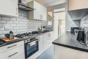 Family 4-Bed Wembley Stadium Home - Parking & Long Stays - Image 5