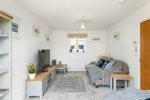 Modern Home in Dartmouth Private Parking & Garden - Image 3