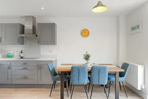 Modern Home in Dartmouth Private Parking & Garden - Image 5