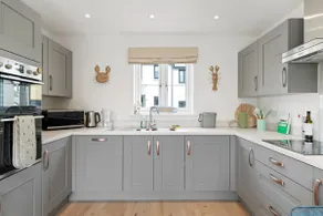 Modern Home in Dartmouth Private Parking & Garden - Image 2
