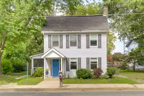Charming Victorian Farmhouse on Historic Main St - Image 2