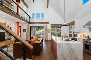 Modern and Lux - Pool, HT, Walk to Town - Image 3