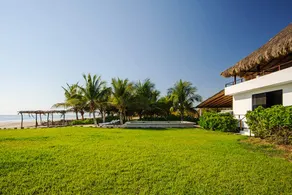 Magnificent House with Private Oceanfront! - Image 3