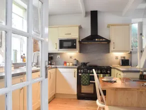 Hillside Cottage - Image 5