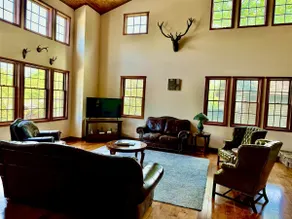 Hawthorne Lodge - Walk to Slopes, Air Conditioning - Image 2