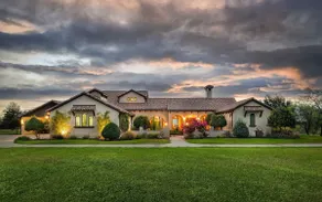 Hilltop Estate with Pool, Hot Tub + 100-Acre Views - Image 3