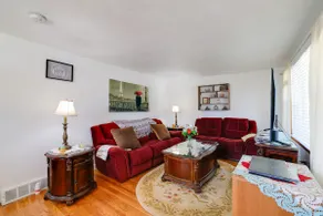 Large Private Yard: Home 14 Mi to Niagara Falls! - Image 3