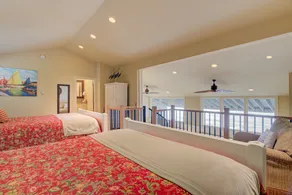 Spacious Two-Level Ocean-View Villa with Loft - Image 4
