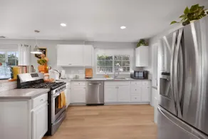 Hot Tub, Fire Pit, Pet Friendly, Walk to Bell St - Image 2