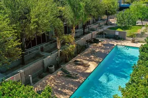 Stylish 2-Bedroom with Balcony – Prime Location - Image 5