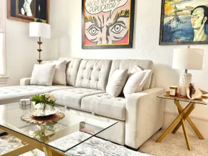 2BD/1BA Chic Downtown Luxury Apt - Image 2