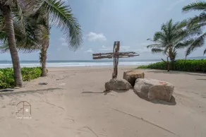 Spectacular House with a Private Beach Front - Image 2