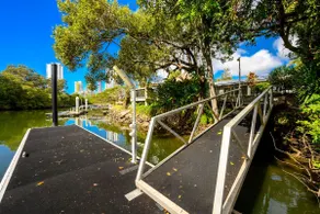 Jettyside Poolside Canal Retreat in Broadbeach - Image 5