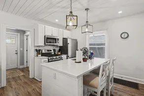 Luxe 2BR Franklinton - Private Patio - 2Car Garage - Image 5