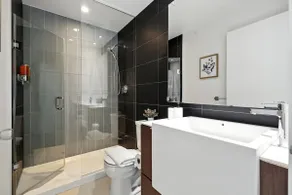 Family Haven by Rogers Centre Parking Sleeps 8 - Image 4