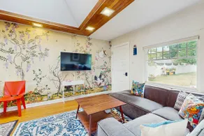 2BR Waterview Gem, near town, stunning sea views - Image 4