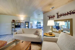 Secluded Getaway on ~10 Acres in The Piney Woods! - Image 5