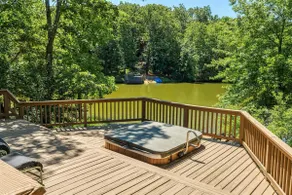 Foxtail Lake Front Chalet with HOT TUB - Image 2