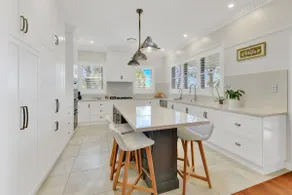 Expansive Toowoomba Retreat with Garden BBQ - Image 4