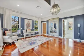 Expansive Toowoomba Retreat with Garden BBQ - Image 2