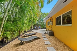 Beach House - 2BED, 2BATH, Private - Walk to Beach - Image 3