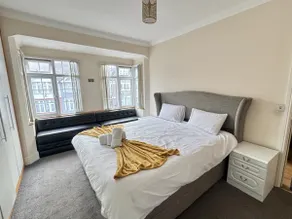Luxury 8 Bed Home Near Luton Airport - Image 4
