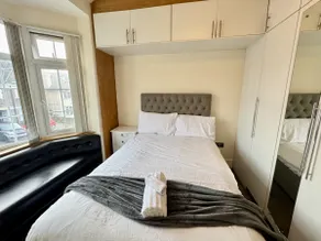 Luxury 8 Bed Home Near Luton Airport - Image 3