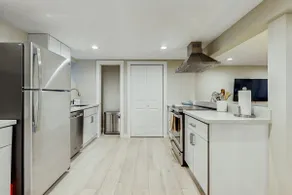 Two BR duplex w/ wifi, w/d & convenient location - Image 5
