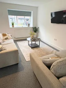 St Helens Quiet Home | Parking & Fast WiFi - Image 5