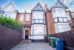 Central Harrow Studios 3mins to station! - Image 2