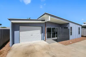 Pet Friendly Golden Beach Escape - Image 4
