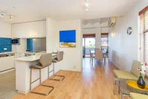 Como Mezzanine Retreat - Image 5