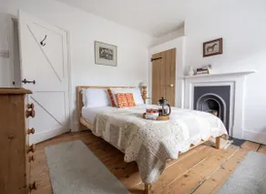 Crayfish Cottage, 90 Pump Street - Image 2