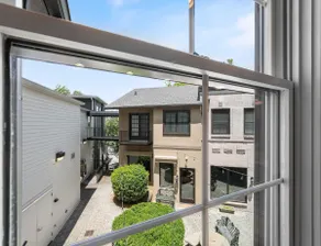 Carters Court Serene Suite - Image 3