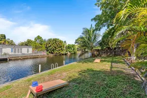 Tranquil Waterfront + Enclosed pool + Kayaks - Image 2