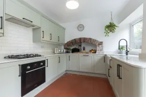 Charming 3-Bed Cottage by the River Usk - Image 3