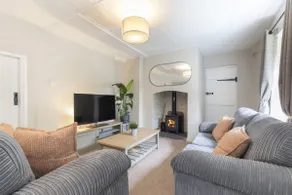 Charming 3-Bed Cottage by the River Usk - Image 2